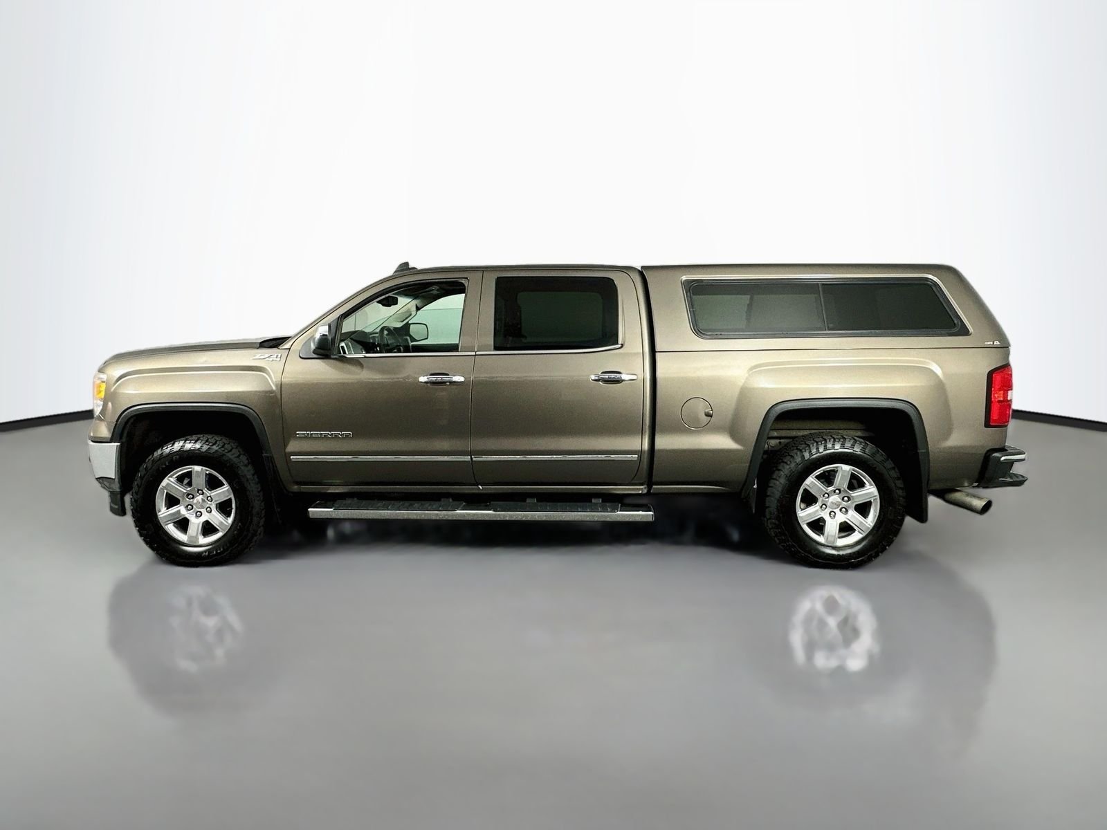Used 2015 Bronze Alloy Metallic GMC SLT image 5