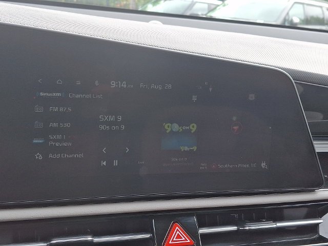 Used 2023 White Kia Wave image 19
