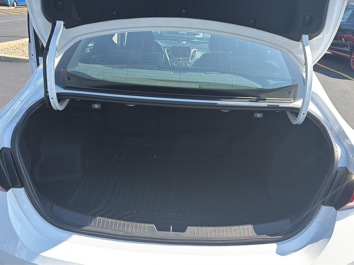 Used 2024 Summit White Chevrolet LT image 9