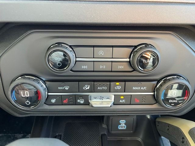 New 2025 Azure Gray Metallic Tri-Coat Ford Badlands® image 29