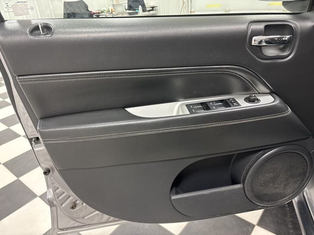 Used 2016 Silver Jeep Sport image 10