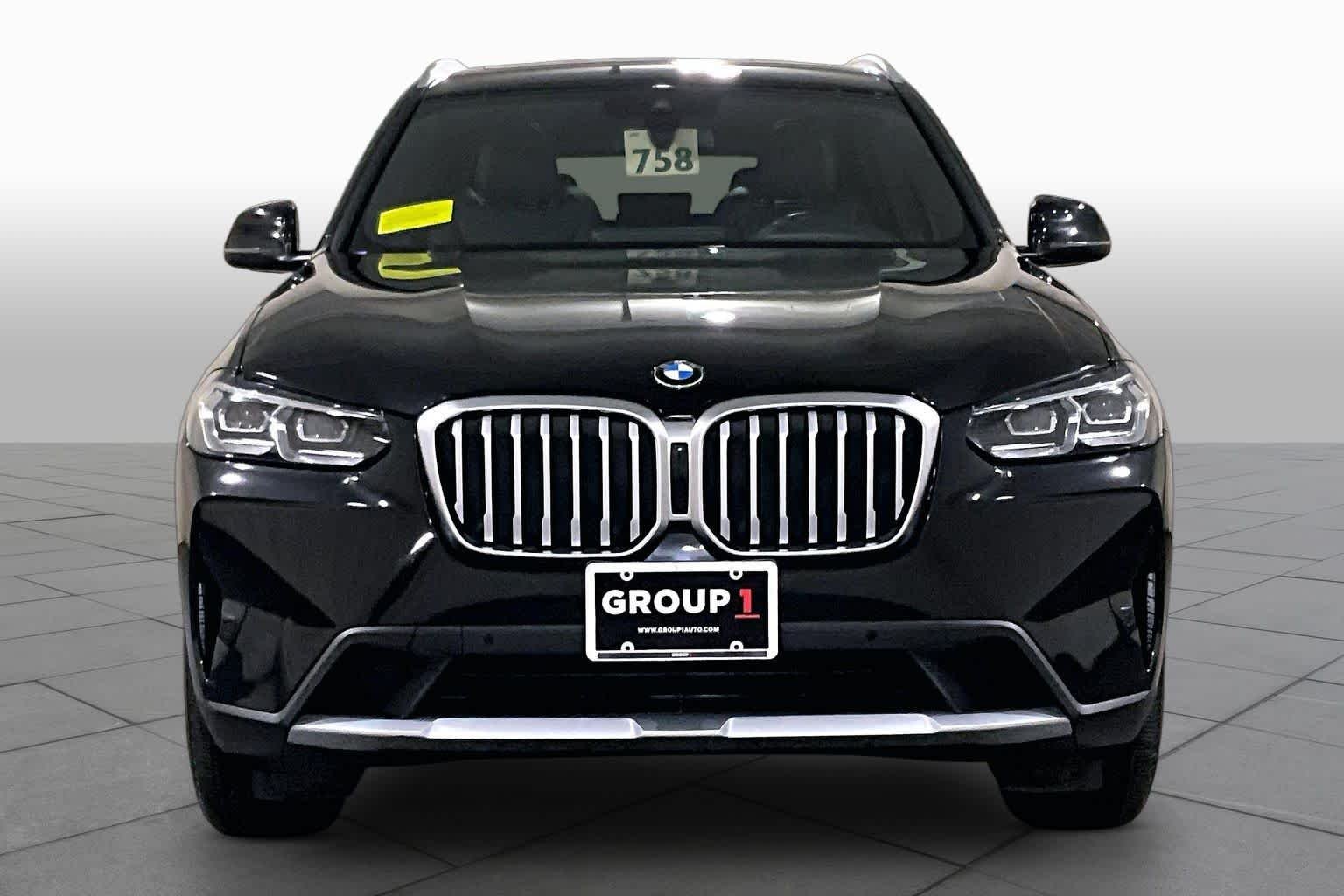 Used 2022 Black Sapphire Metallic BMW xDrive30i image 3