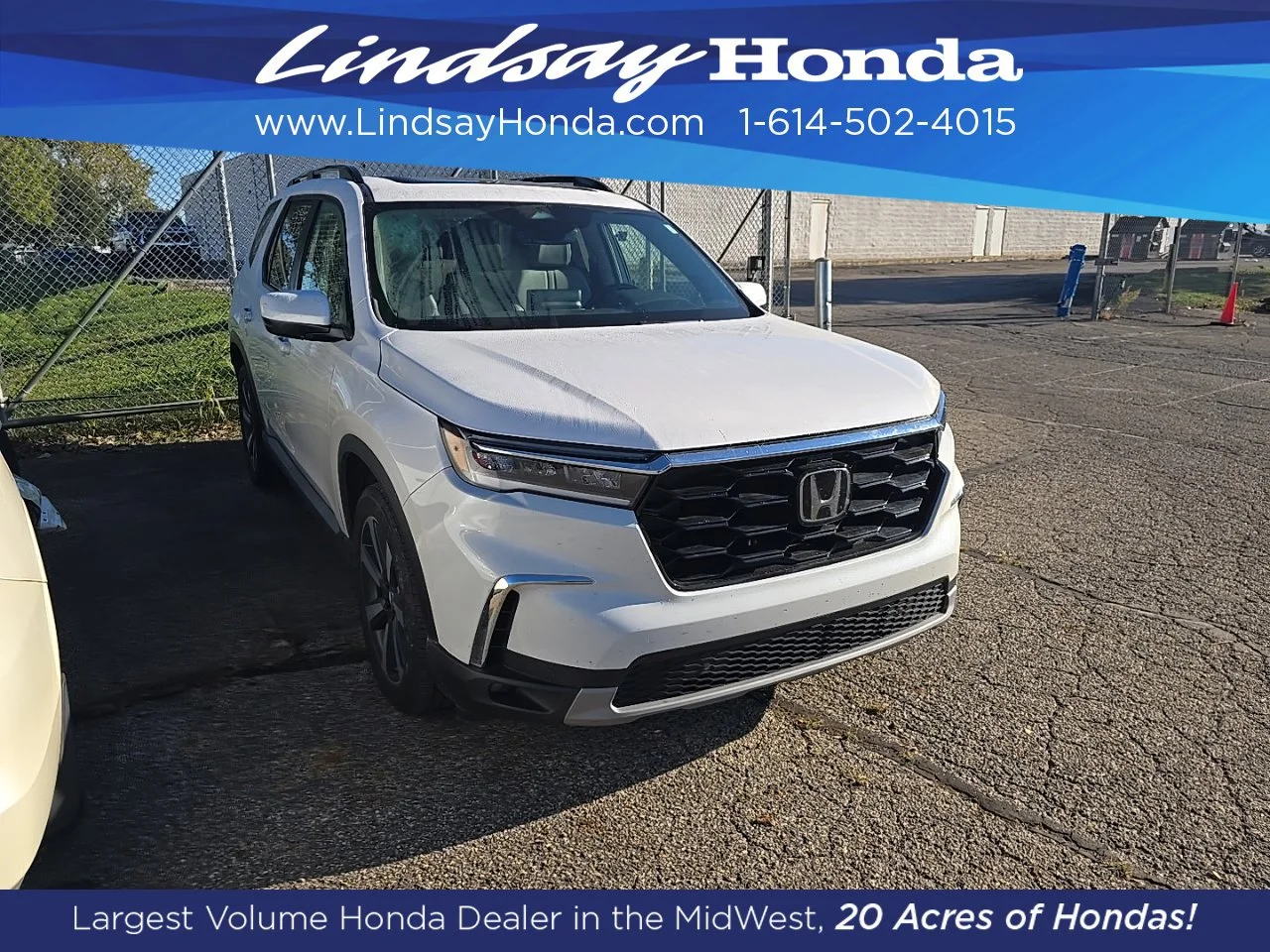 Used 2024 Platinum White Pearl Honda Touring image 3