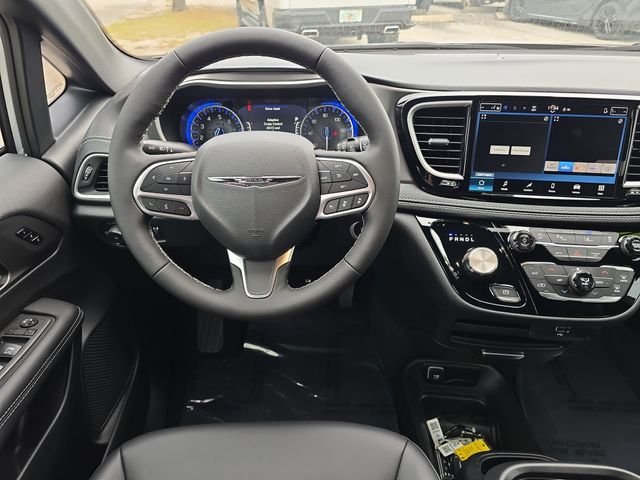2026 Chrysler Pacifica Select - Photo 10