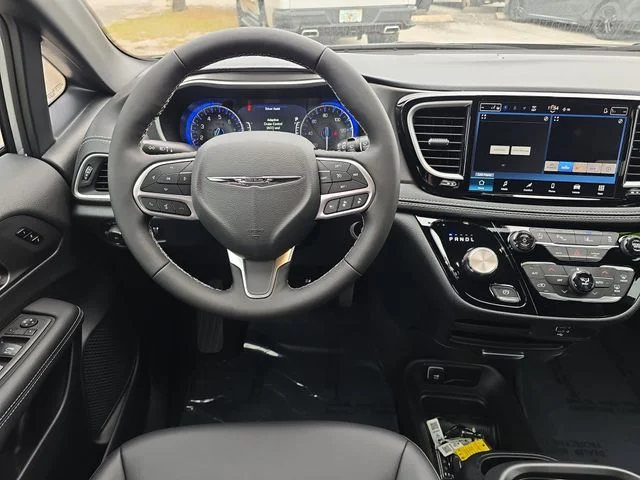 2026 Chrysler Pacifica Select - Photo 10