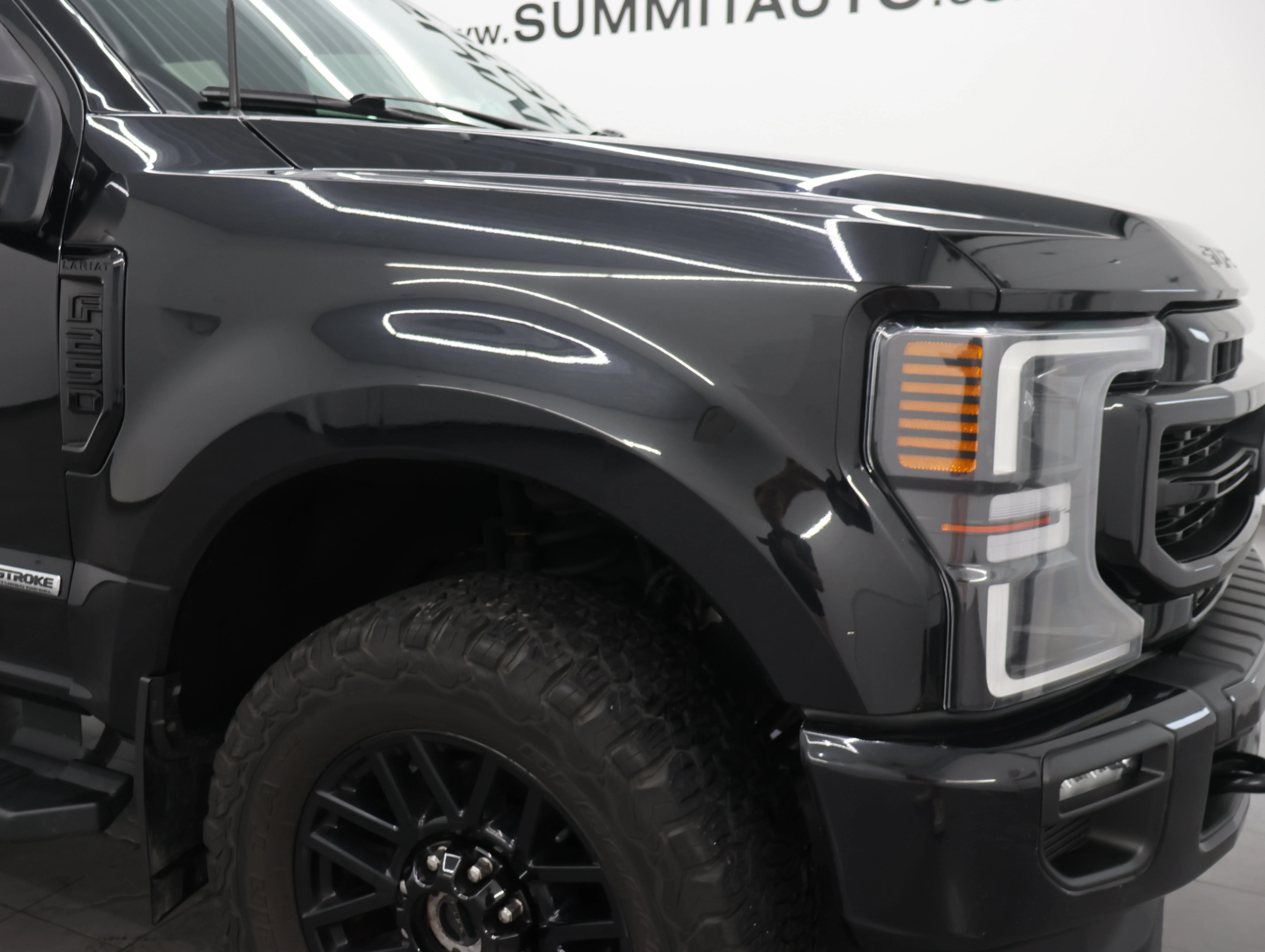 Used 2022 Agate Black Metallic Ford Lariat image 24