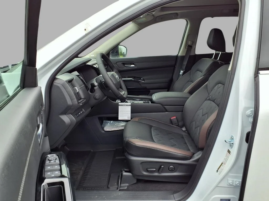 New 2026 Everest White Pearl TriCoat Nissan Platinum image 21