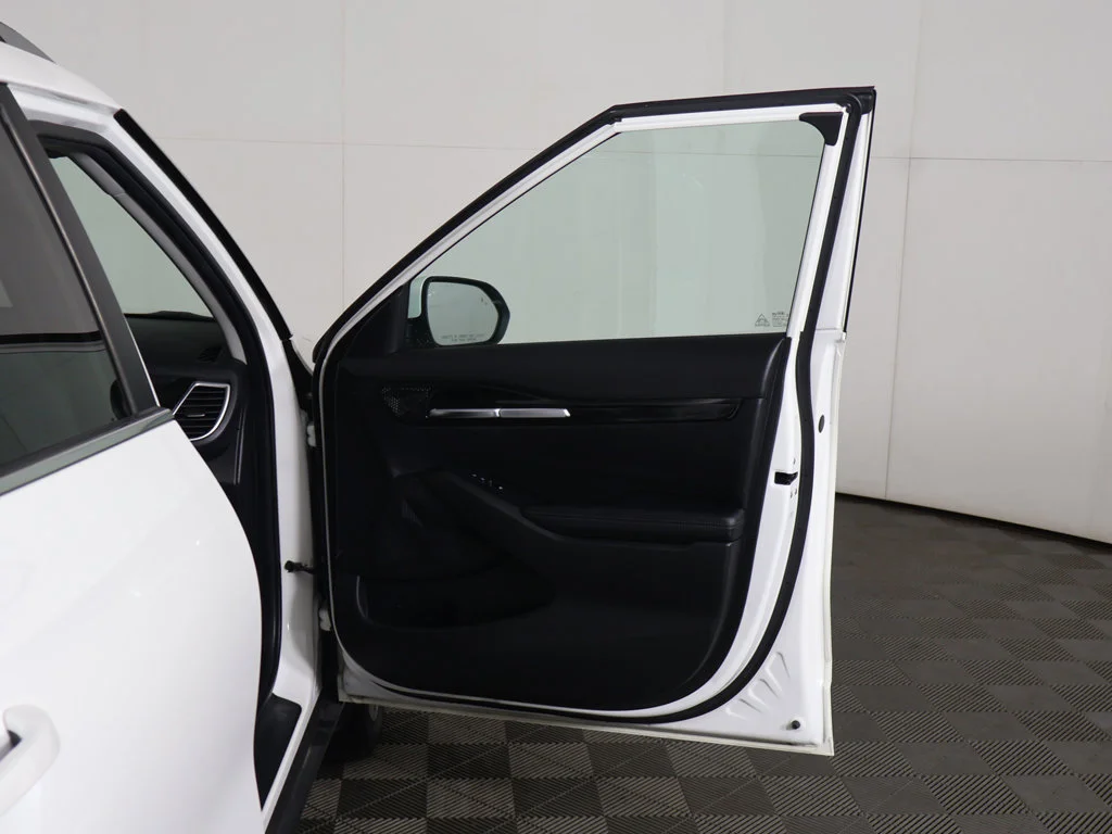 Used 2021 White Kia EX image 21