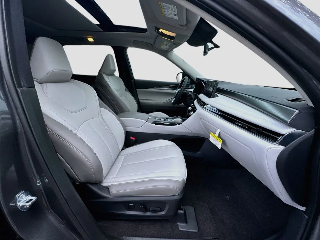 New 2027 Gray INFINITI LUXE image 31