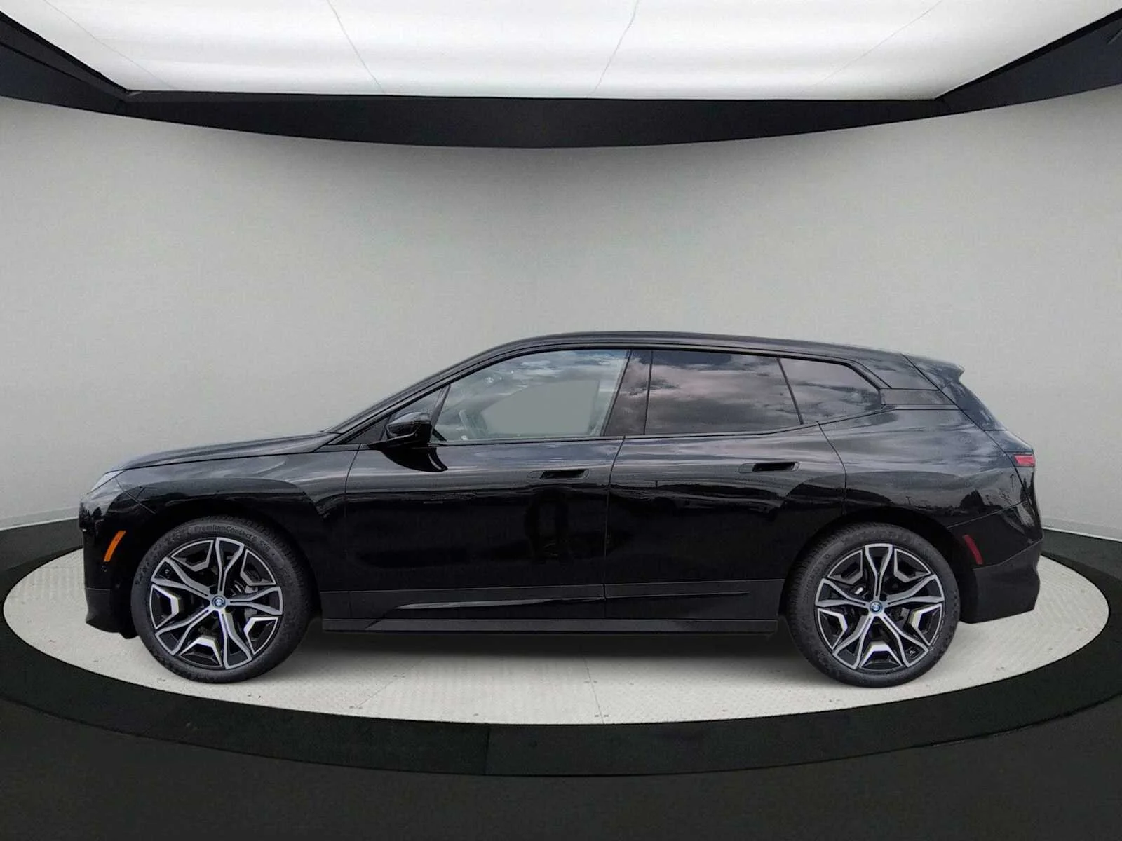 Certified Used 2024 Black Sapphire Metallic BMW xDrive50 image 5