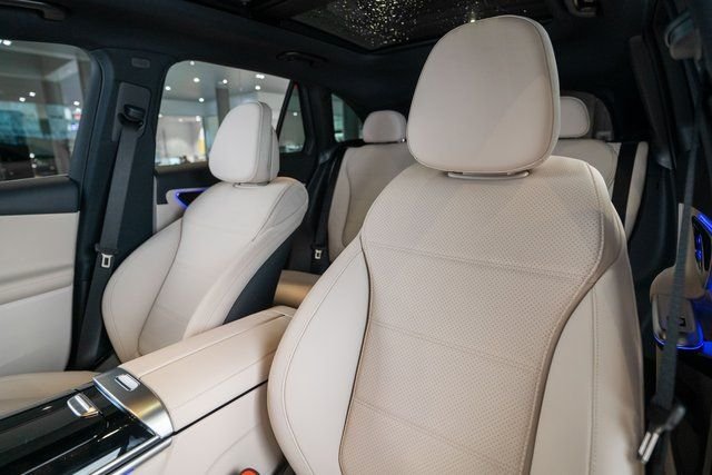 New 2026 Polar White Mercedes-Benz GLC 300 image 12
