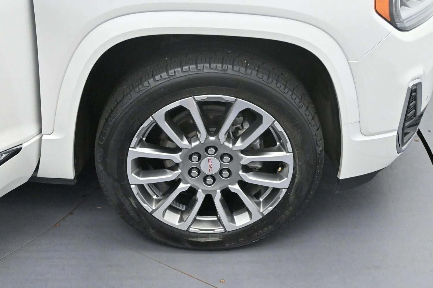 Used 2023 White Frost Tricoat GMC Denali image 37