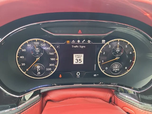 Used 2021 Black Bentley V8 image 30