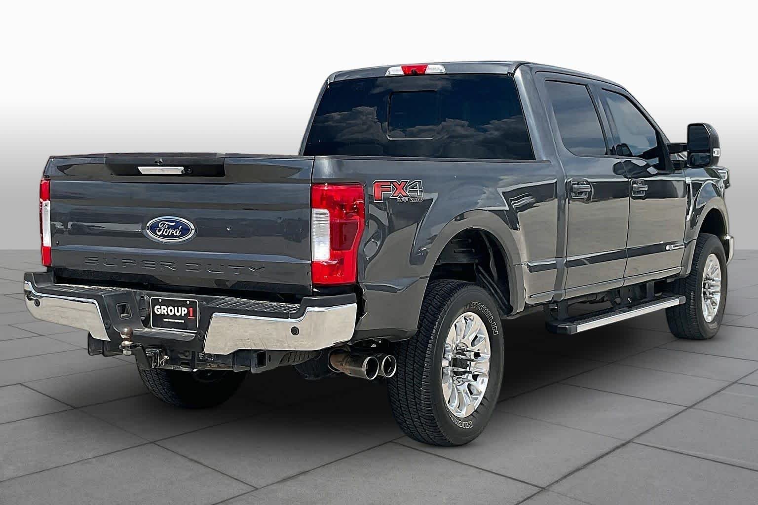 Used 2019 Magnetic Metallic Ford LARIAT image 12