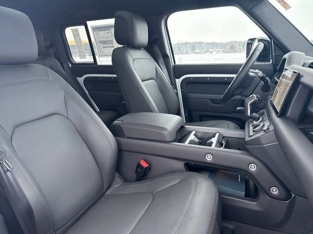 2025 Land Rover Defender X-Dynamic SE - Photo 14