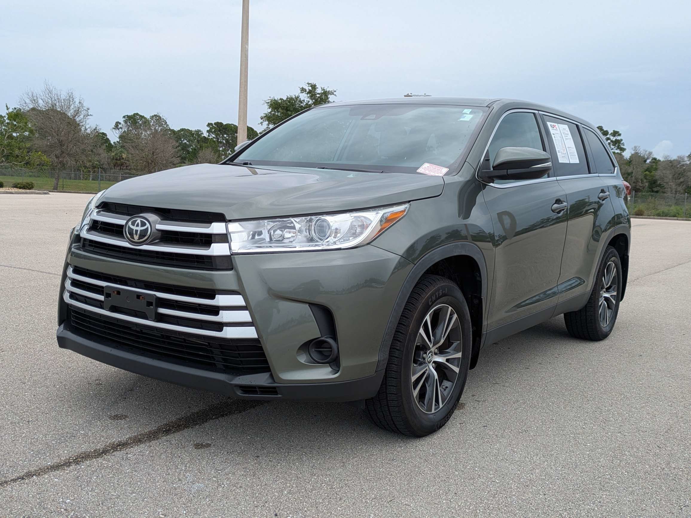 Used 2019 Alumina Jade Metallic Toyota LE image 9