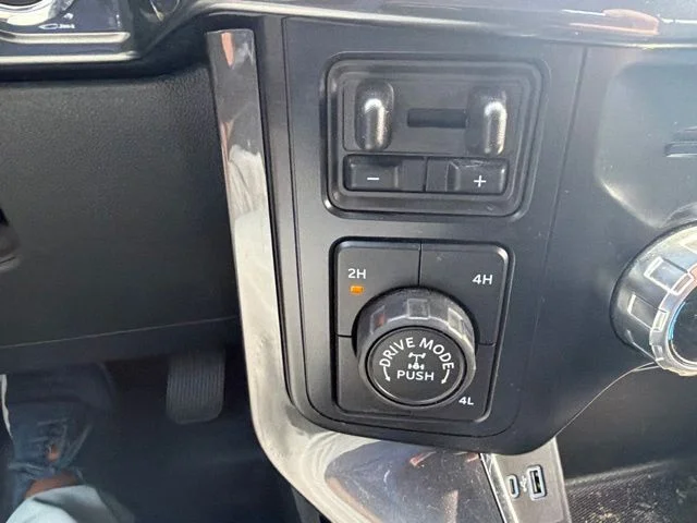 Used 2022 Red Ford XLT image 24