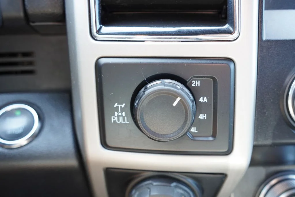 Certified Used 2020 Oxford White Ford Lariat image 34