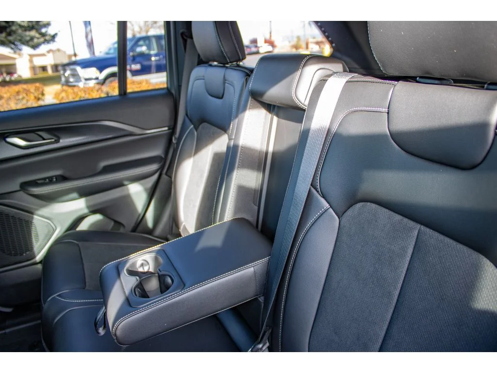 New 2025 Velvet Red Pearlcoat Jeep Altitude X image 41