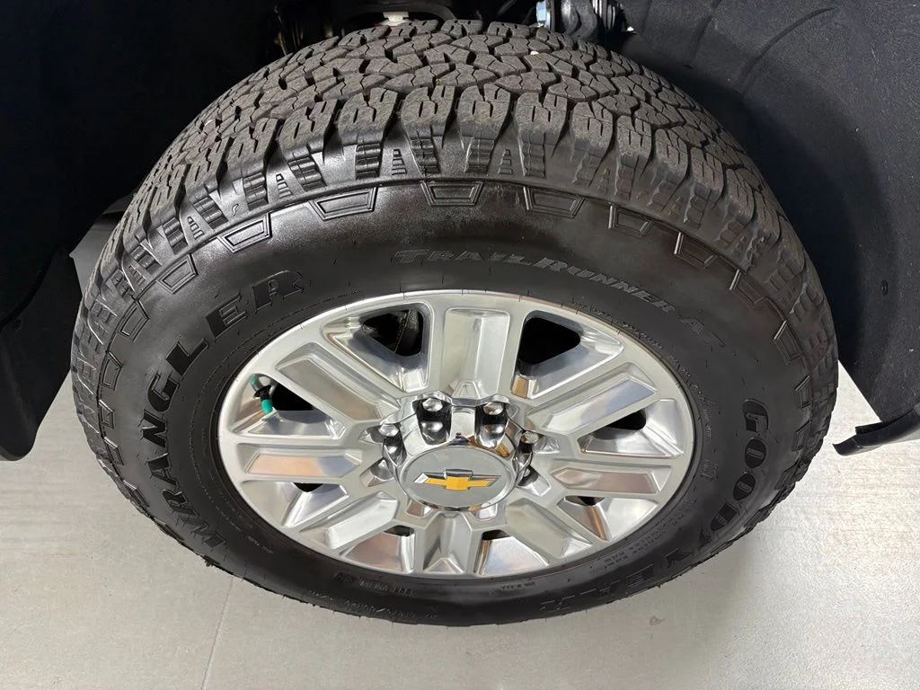 Used 2025 Gray Chevrolet High Country image 12