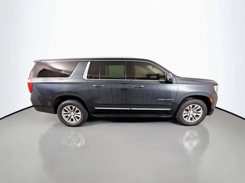 Used 2021 Green GMC Denali image 8