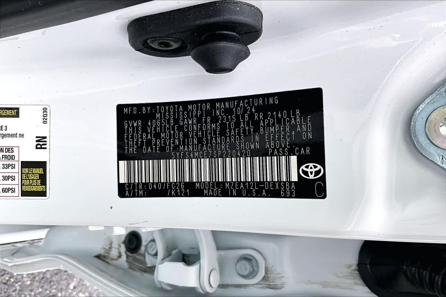 Used 2025 Ice Cap Toyota SE image 31