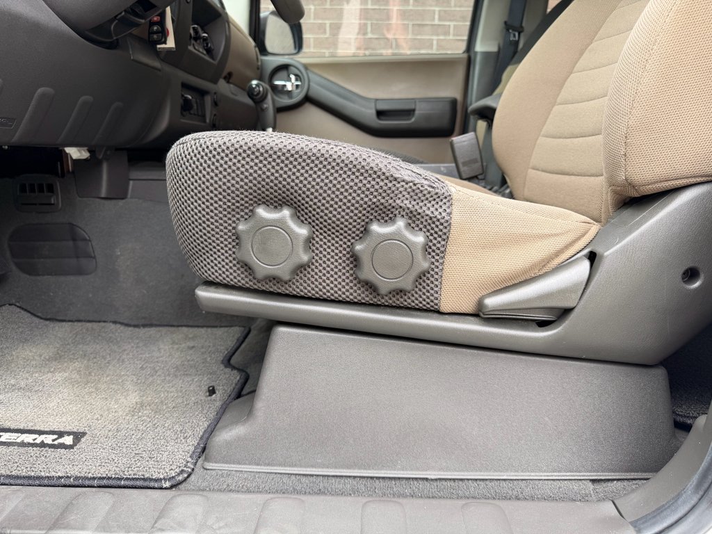 Used 2007 Avalanche Nissan S image 16