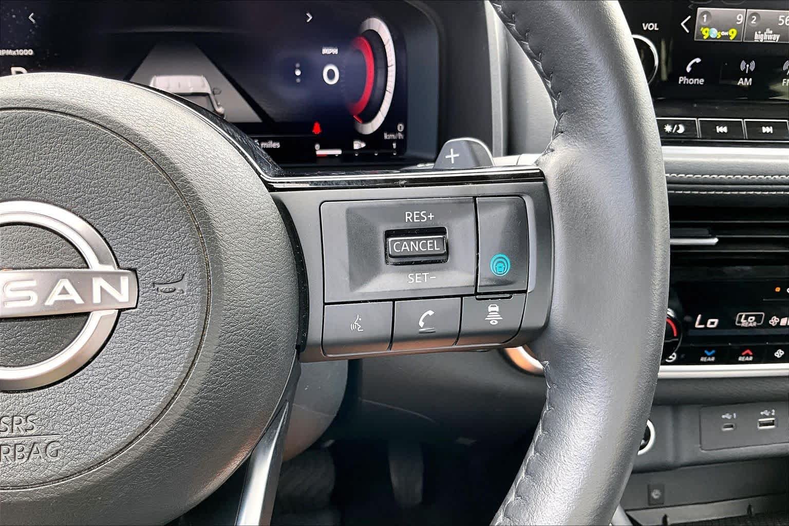 Used 2023 Pearl White Tricoat/Super Black Nissan Platinum image 25