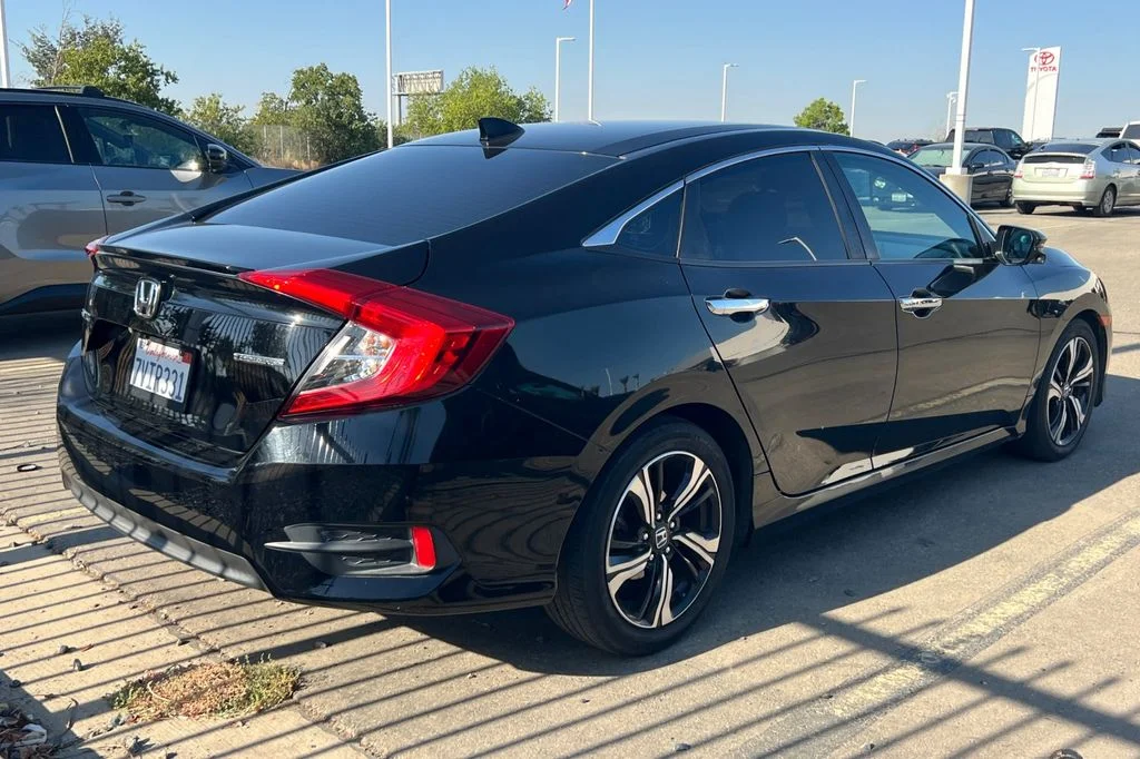 Used 2016 Black Honda Touring image 6
