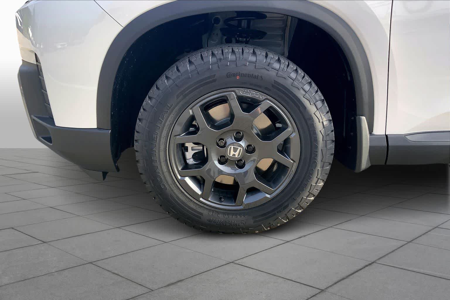 New 2026 Platinum White Pearl Honda AWD TrailSport image 12
