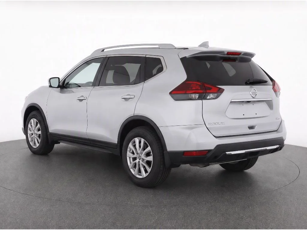 Used 2017 Brilliant Silver Nissan S image 3