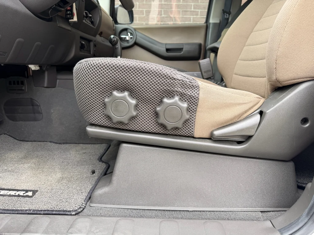 Used 2007 Avalanche Nissan S image 16