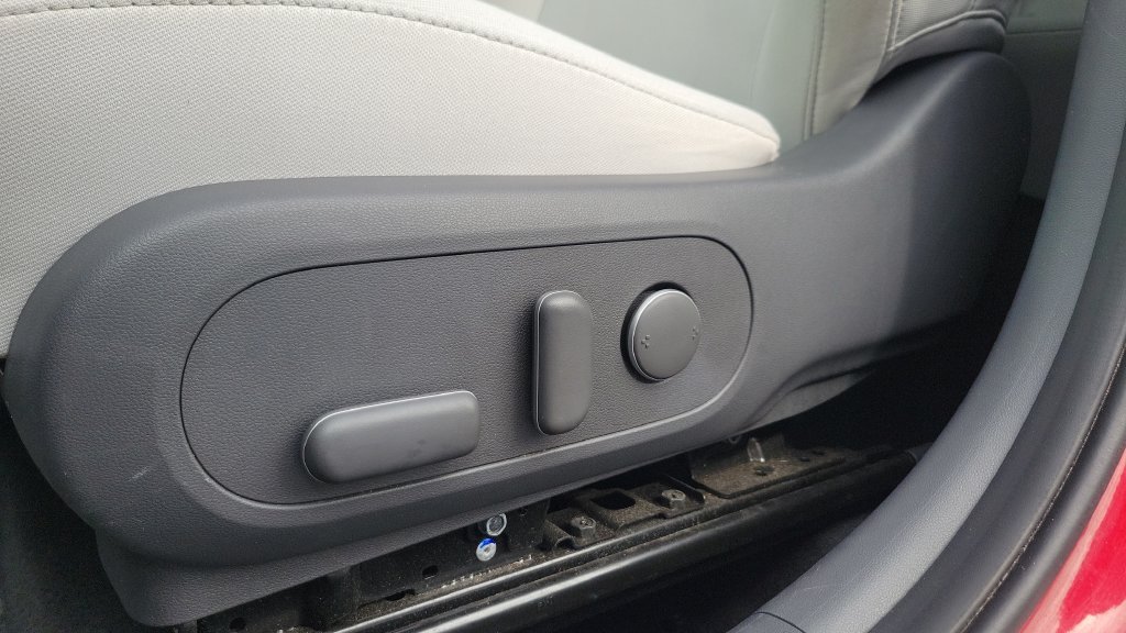 2025 Hyundai Kona SEL - Photo 16