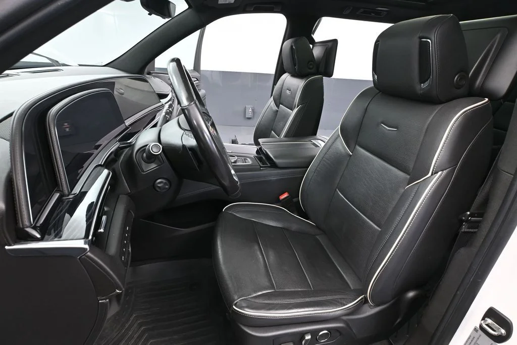Used 2021 White Cadillac Sport image 27