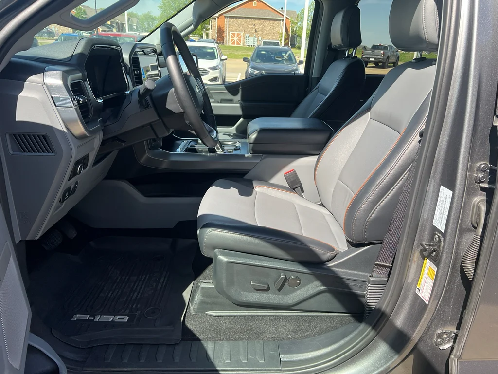 Used 2025 Carbonized Gray Metallic Ford LARIAT image 12