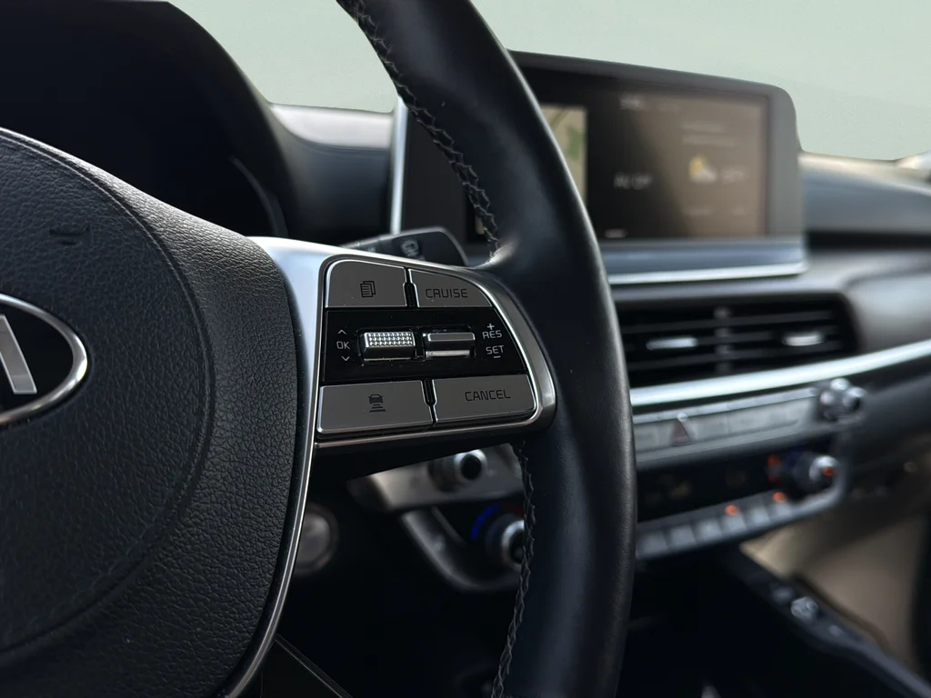 Used 2020 Snow White Pearl Kia EX image 16