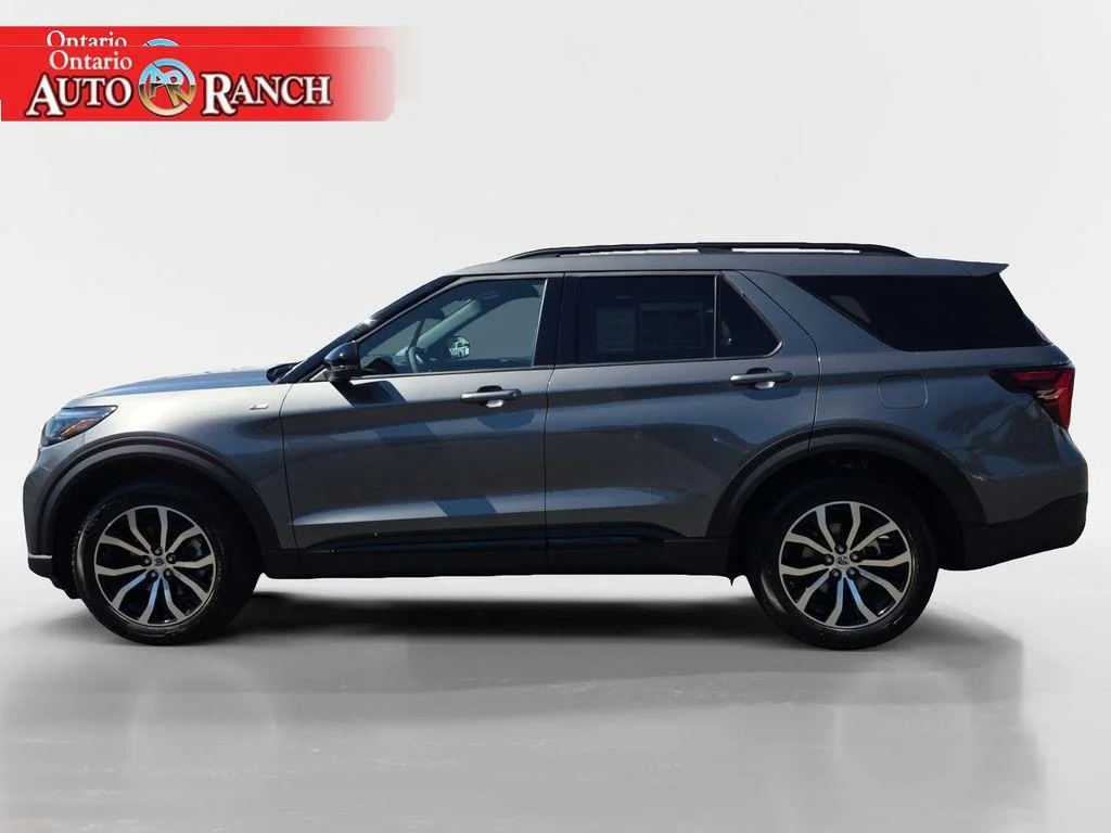 New 2026 Carbonized Gray Metallic Ford ST-Line image 2