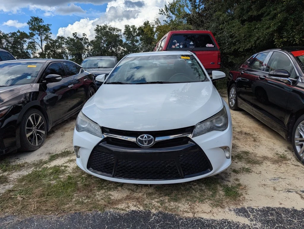 Used 2017 White Toyota SE image 3
