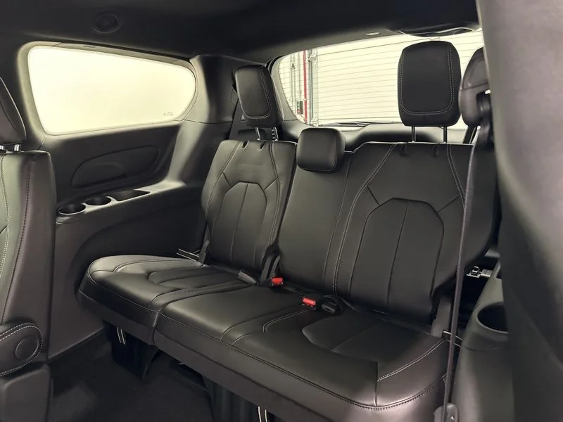 2026 Chrysler Pacifica Select - Photo 18