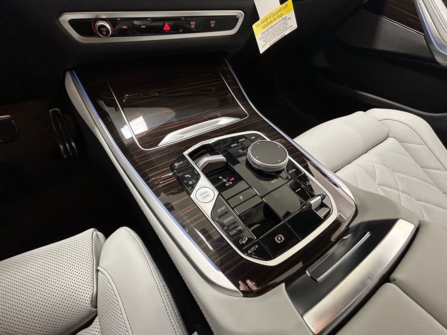 New 2026 Manhattan Green Metallic BMW xDrive50e image 36