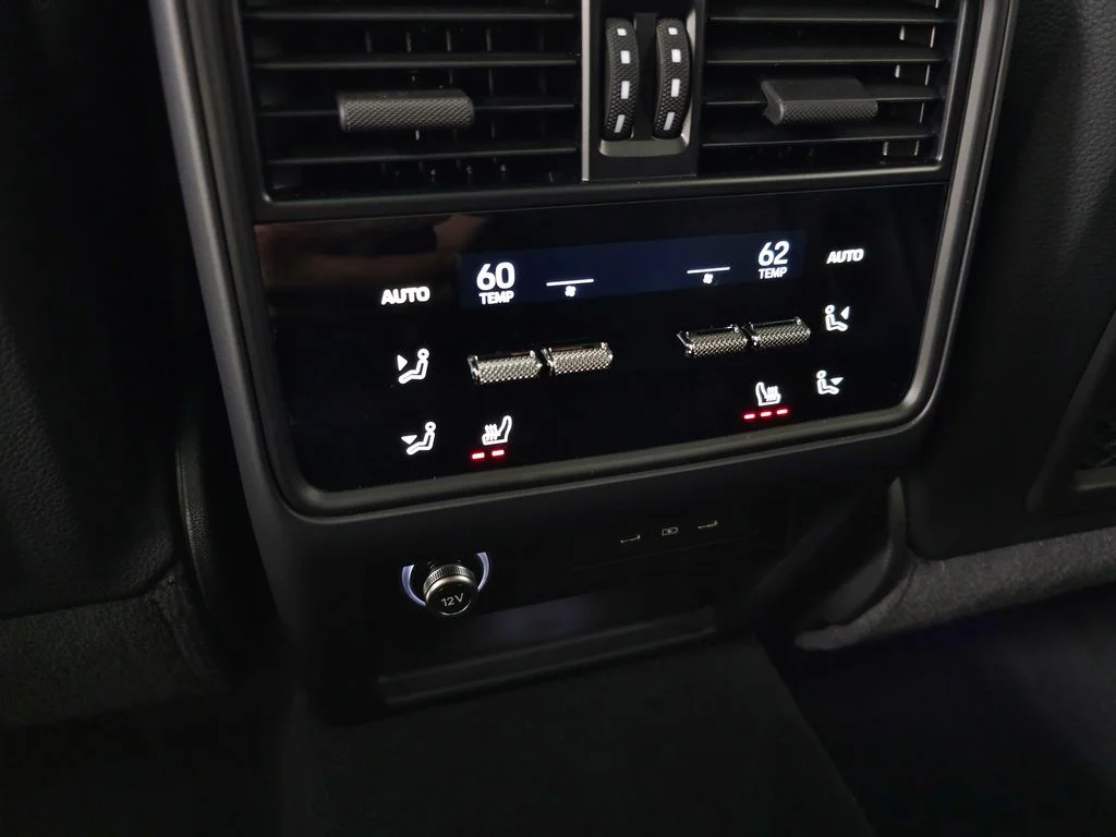 Used 2025  Porsche Base image 42