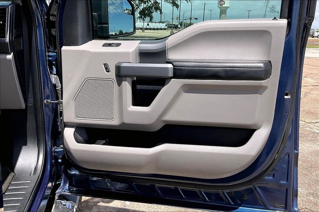 Used 2016 Blue Ford XLT image 29