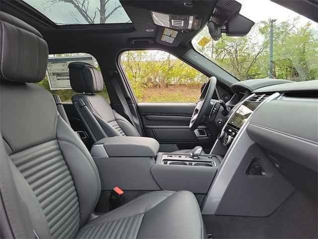 New 2025 Santorini Black Land Rover Metropolitan Edition image 21