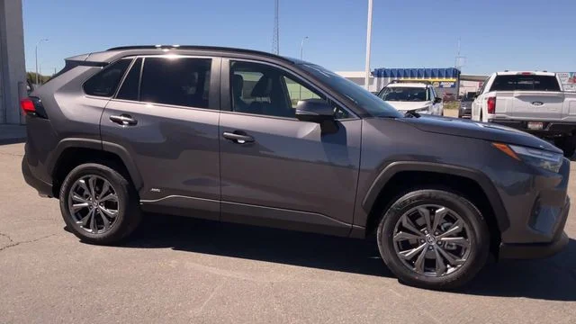 Used 2025 Gray Toyota XLE Premium image 3