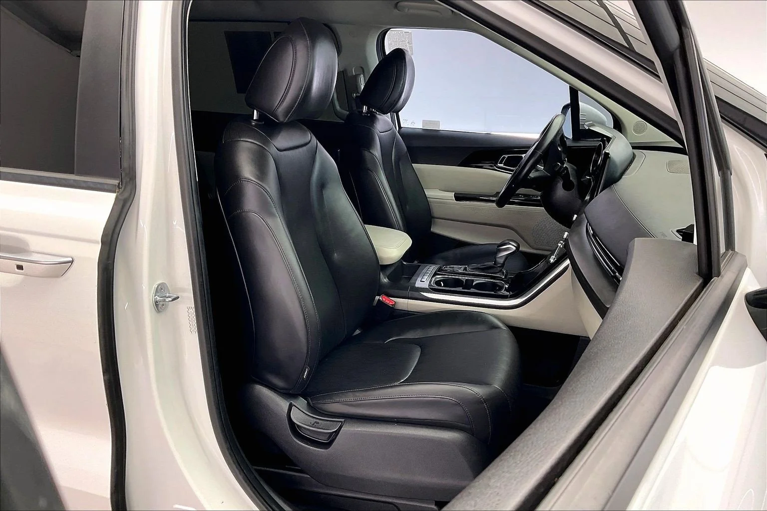 Used 2024 Snow White Pearl Kia EX image 6