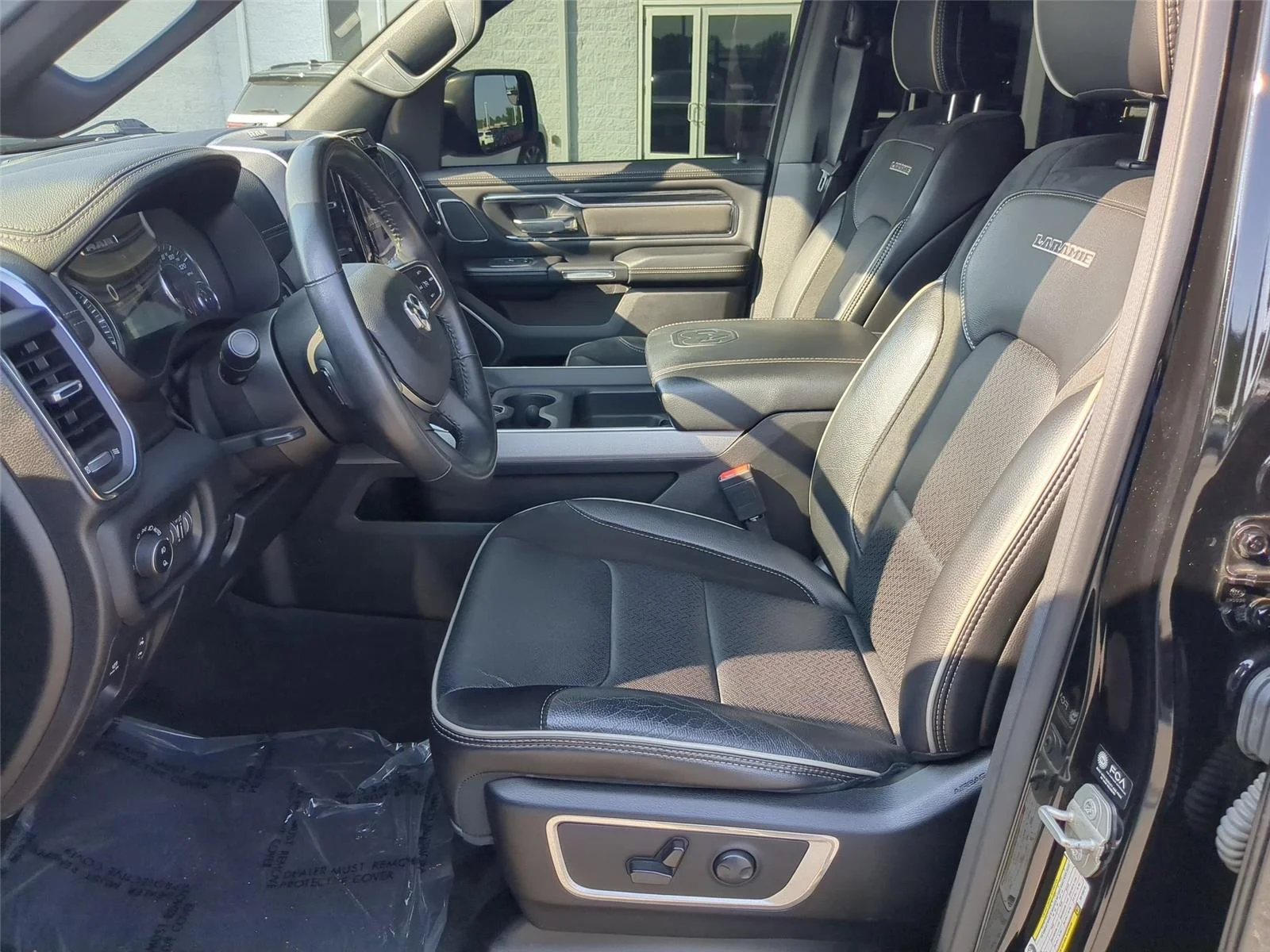 Used 2024  RAM TRUCK LARAM image 14