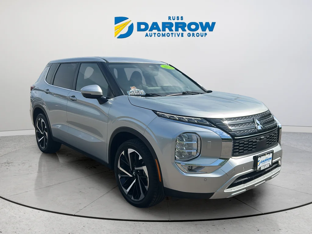 Used 2024 Silver Mitsubishi SE image 7