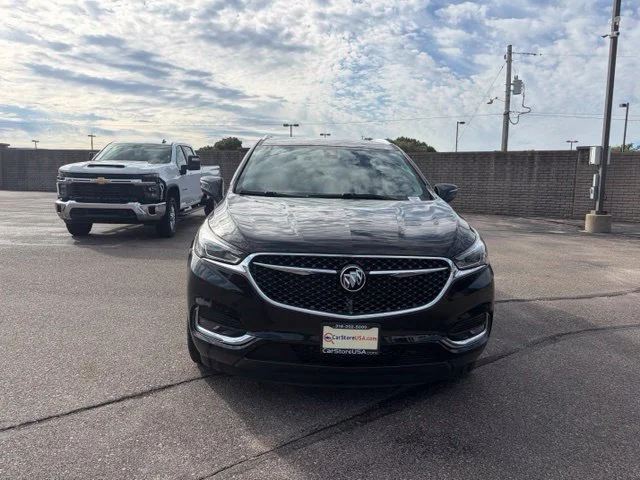Used 2018 Includes Spectra Gray lower exterior accent color.) Buick Avenir image 2