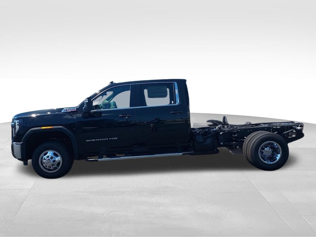 New 2026 Onyx Black GMC SLE image 5