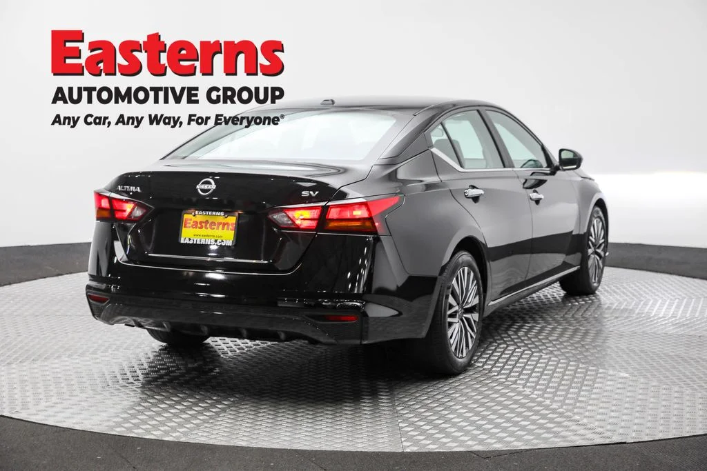 Used 2024 Black Nissan 2.5 SV image 5